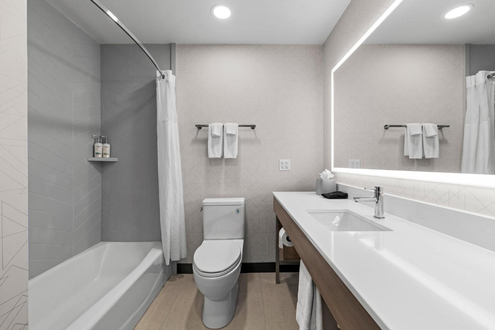 Queen Room Two Queen Beds Mobility Access Tub or Non-Smoking