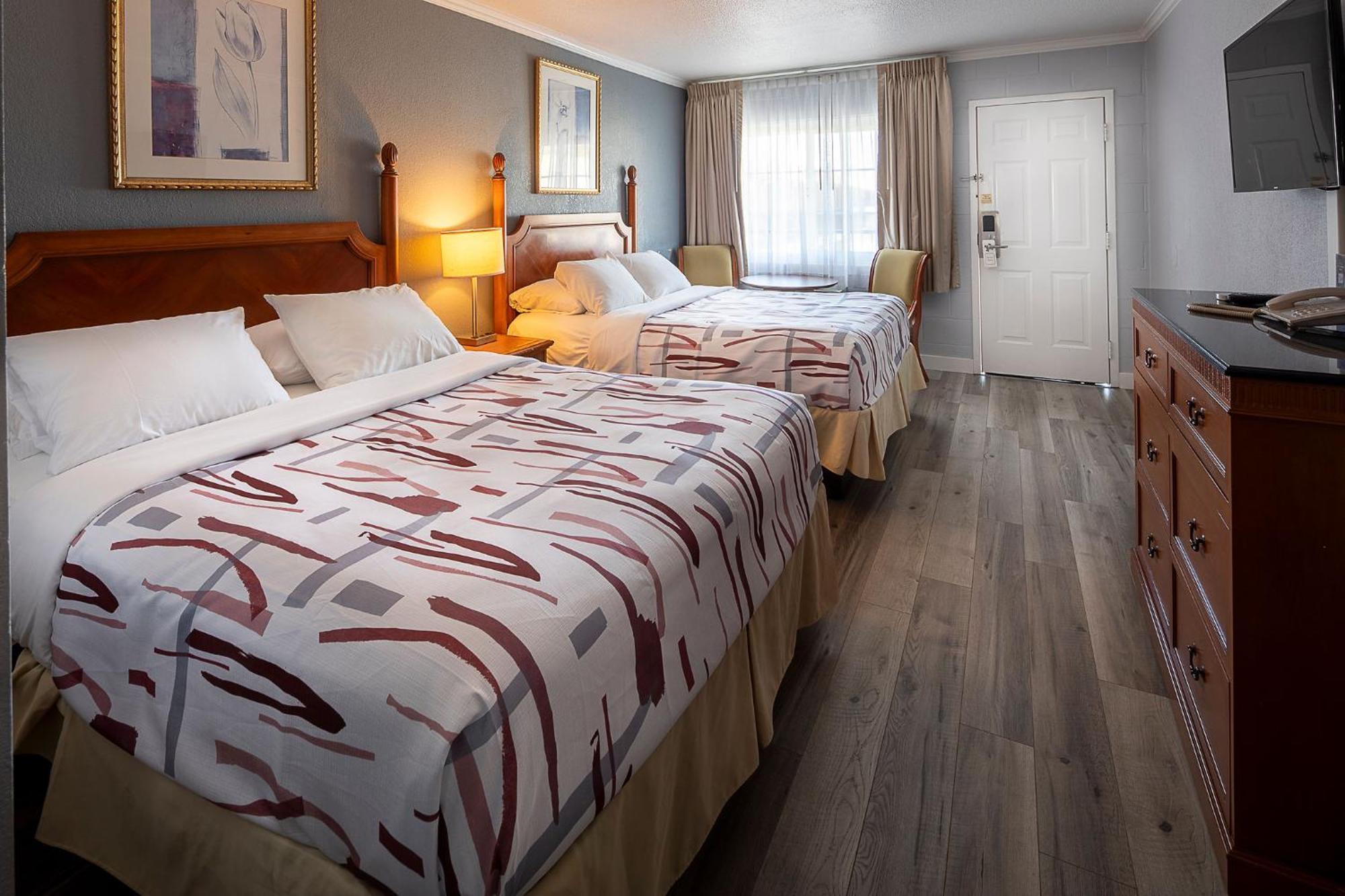2 Queen Bed