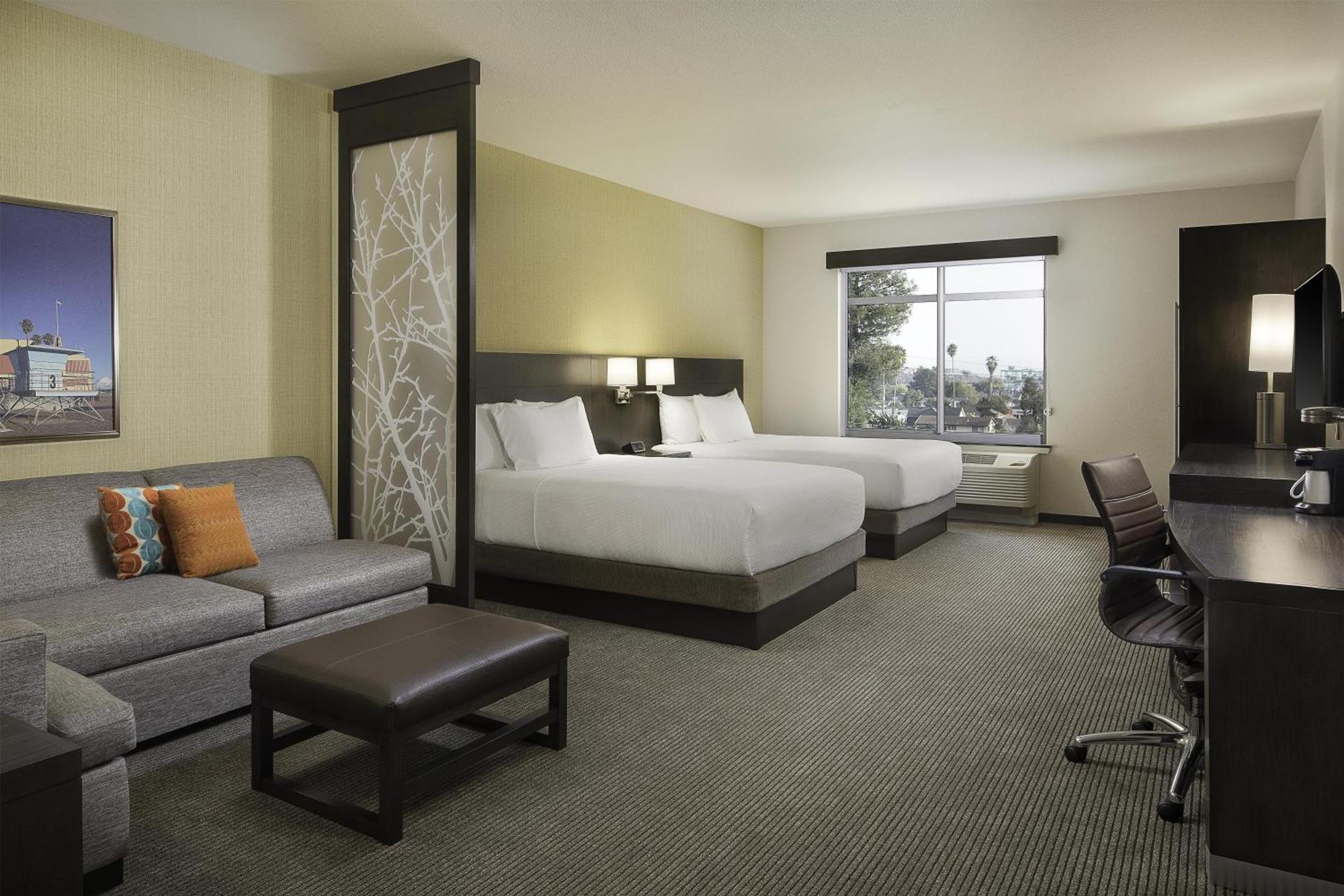 Queen Room Two Queen Beds Sofa Bed High Floor