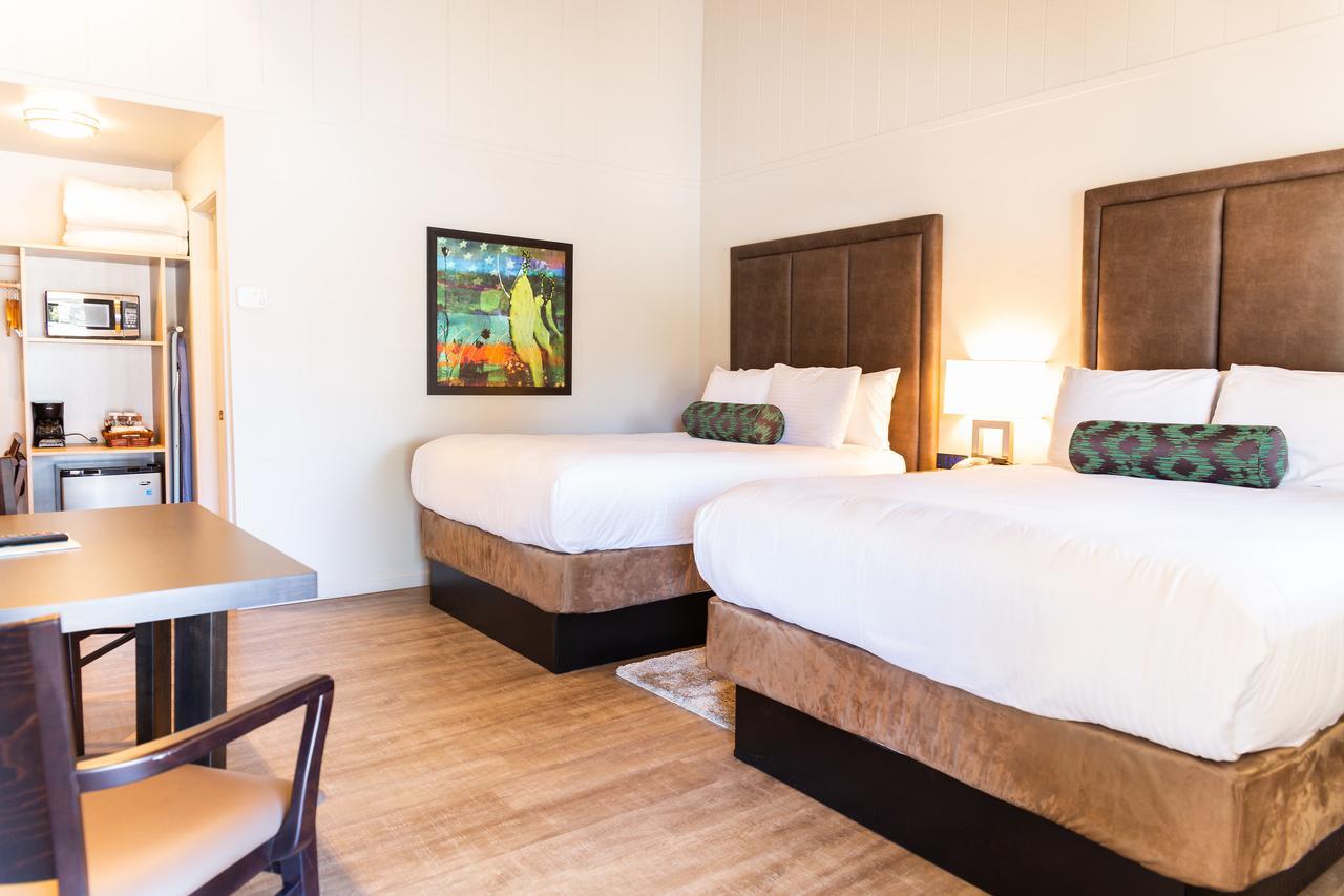 Deluxe Queen Room,695685804:JPEG
