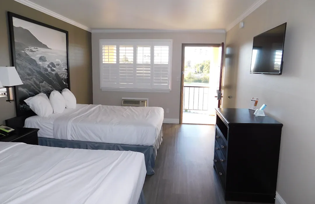 Super 8 By Wyndham Santa Cruz Beach-1