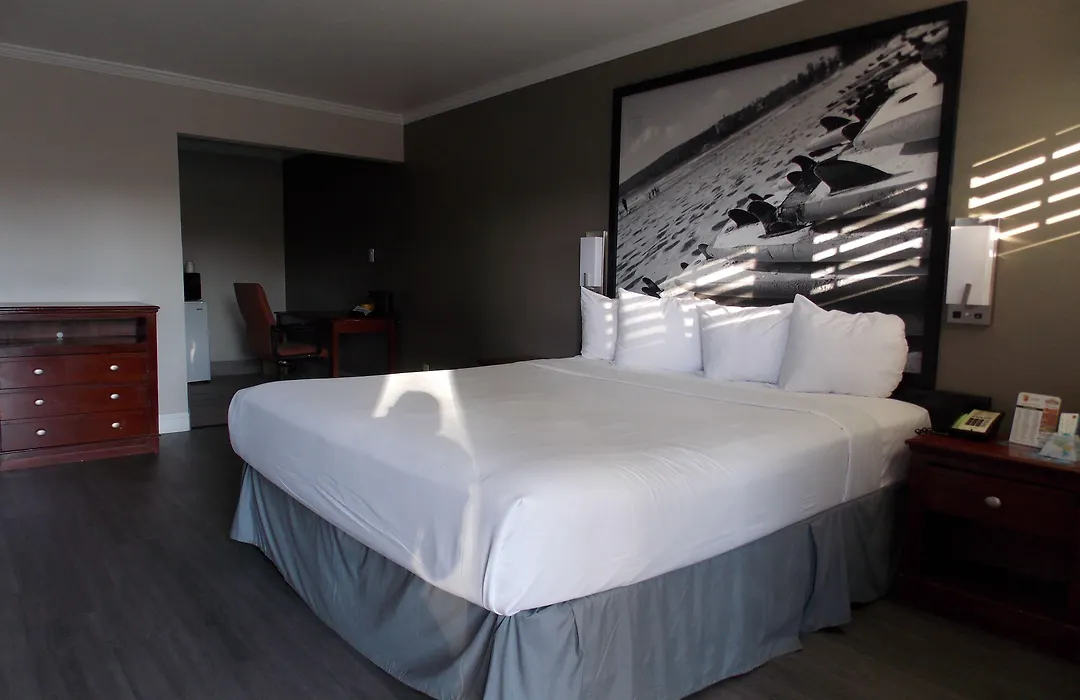 Super 8 By Wyndham Santa Cruz Beach-1