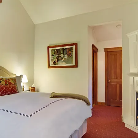 The Babbling Brook Inn-3