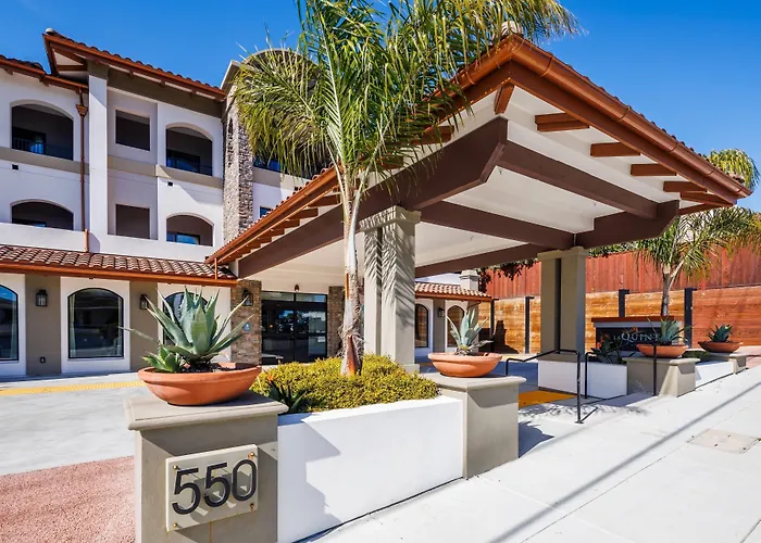 La Quinta Inn & Suites By Wyndham Santa Cruz